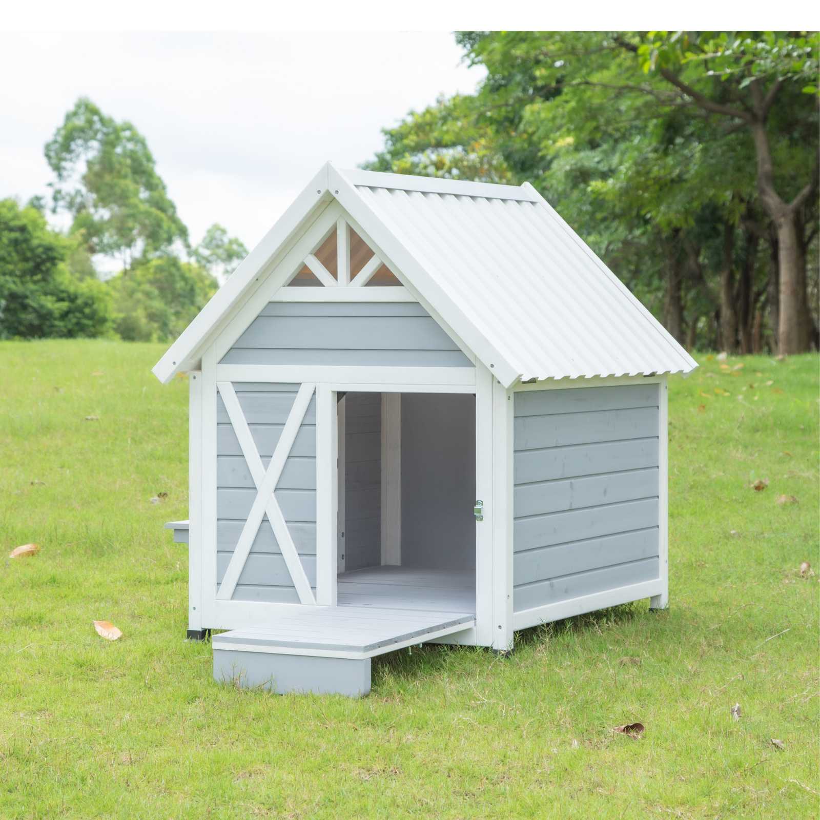 Mini Hamptons Lockable Wooden Dog House With Deck